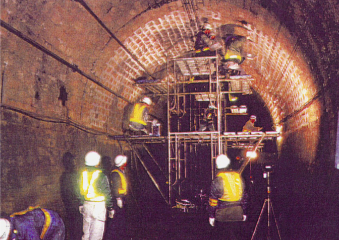 鉄道単線トンネルの補修