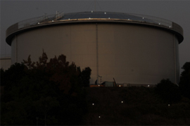 写真-7　夜間の計測状況（配水池全景）