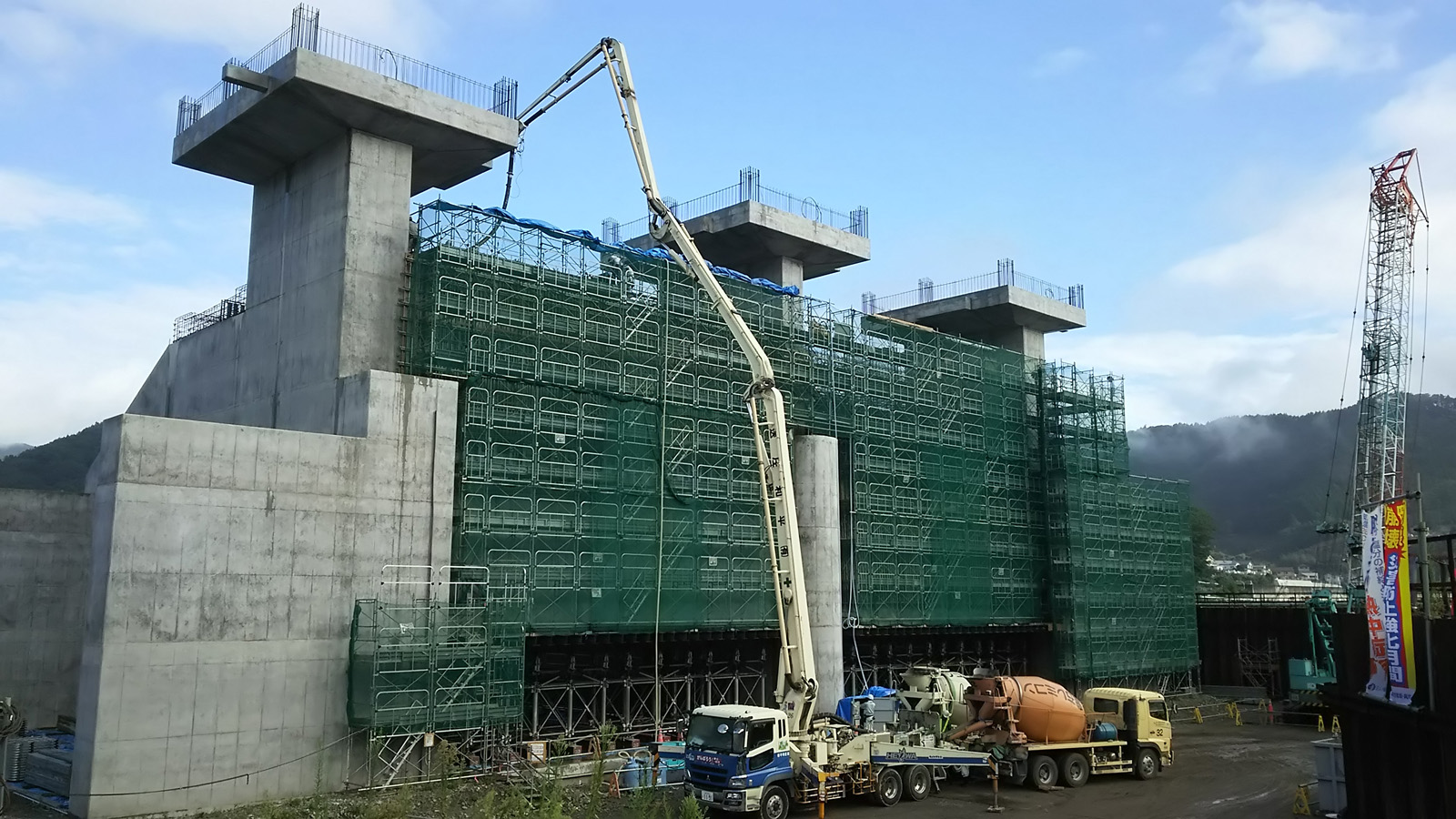 東北地方の大型水門カーテンウォールでの施工状況