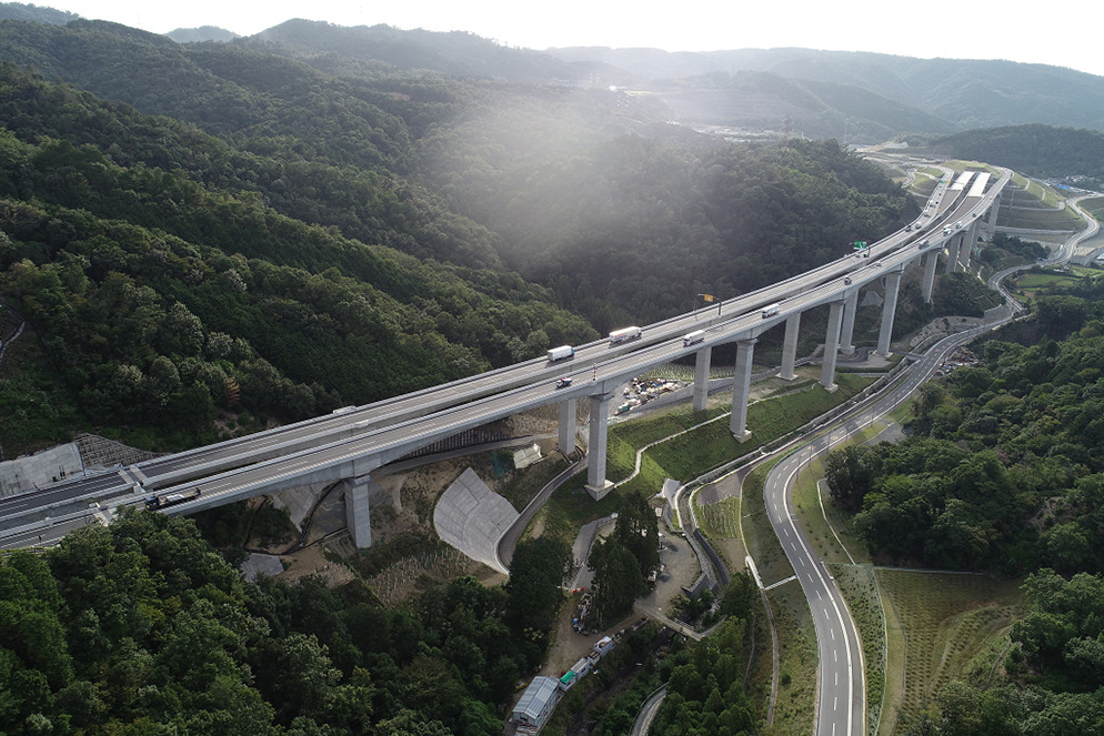 新名神高速道路 楊梅山高架橋（PC上部工）工事 | 橋梁・PC構造物