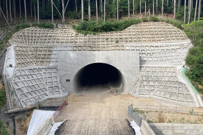 最新 山岳トンネルの施工 北陸新幹線、深山トンネル 他 | 山岳トンネル | 施工実績 | 三井